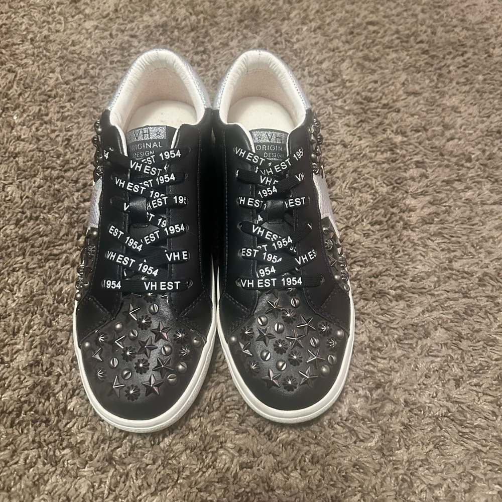 Woman’s vintage Havana sneakers 8.5